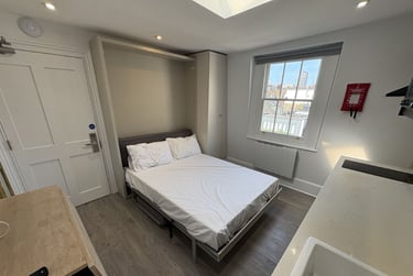 1 bed studio, Baker Street, Marylebone, London, NW16BU - Image 1