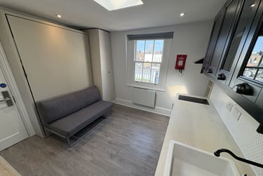 1 bed studio, Baker Street, Marylebone, London, NW16BU - Image 4