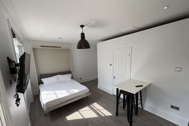 1 bed studio, Baker Street, Marylebone, London, NW16BU - Image 1