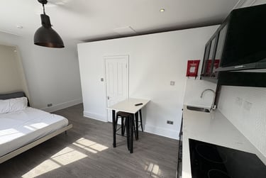 1 bed studio, Baker Street, Marylebone, London, NW16BU - Image 2