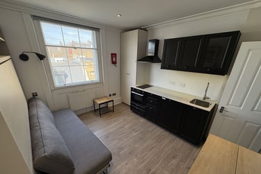 1 bed studio, Baker Street, Marylebone, London, NW16BU - Image 1