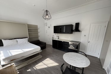 1 bed studio, Baker Street, Marylebone, London, NW16BU - Image 1