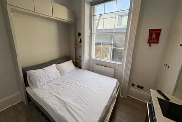 1 bed studio, Baker Street, Marylebone, London, NW16BU - Image 1