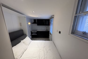 1 bed studio, Baker Street, Marylebone, London, NW16BU - Image 1
