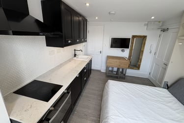 1 bed studio, Baker Street, Marylebone, London, NW16BU - Image 1