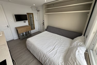 1 bed studio, Baker Street, Marylebone, London, NW16BU - Image 2