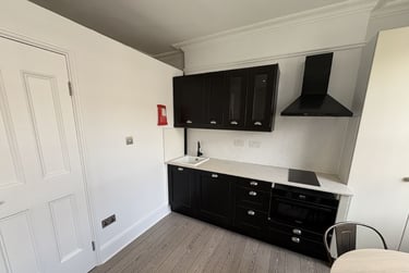 1 bed studio, Baker Street, Marylebone, London, NW16BU - Image 2