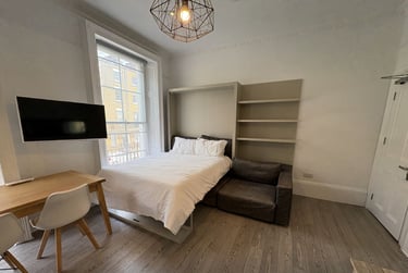1 bed studio, Baker Street, Marylebone, London, NW16BU - Image 1