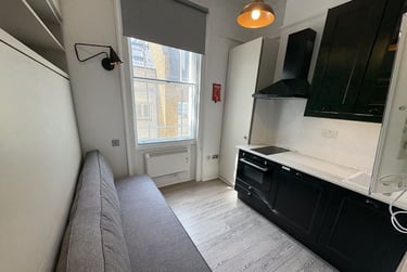 1 bed studio, Baker Street, Marylebone, London, NW16BU - Image 1