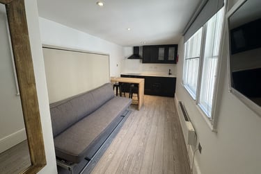 1 bed studio, Baker Street, Marylebone, London, NW16BU - Image 1