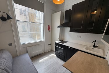 1 bed studio, Baker Street, Marylebone, London, NW16BU - Image 1