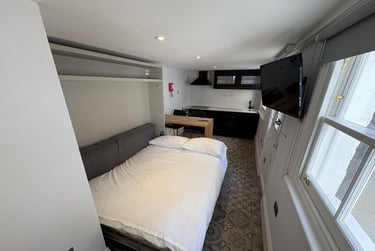 1 bed studio, Baker Street, Marylebone, London, NW16BU - Image 3