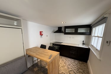 1 bed studio, Baker Street, Marylebone, London, NW16BU - Image 11