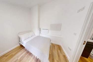 1 bed flat, Arwenack Street, City Centre, Falmouth, TR113JA - Image 4
