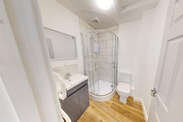 1 bed flat, Arwenack Street, City Centre, Falmouth, TR113JA - Image 5
