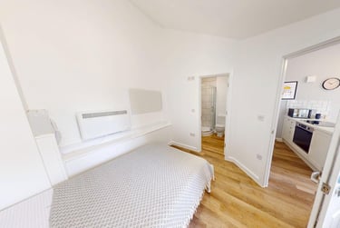 1 bed flat, Arwenack Street, City Centre, Falmouth, TR113JA - Image 6