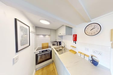 1 bed studio, Arwenack Street, City Centre, Falmouth, TR113JA - Image 4
