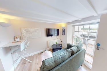 1 bed studio, Arwenack Street, City Centre, Falmouth, TR113JA - Image 2