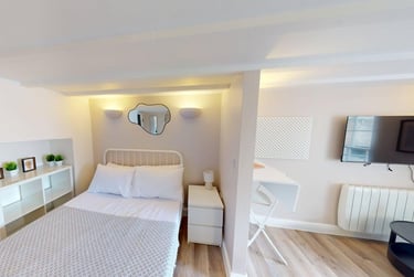 1 bed studio, Arwenack Street, City Centre, Falmouth, TR113JA - Image 5