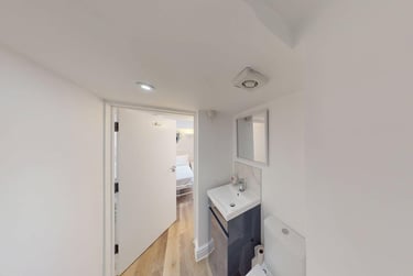 1 bed studio, Arwenack Street, City Centre, Falmouth, TR113JA - Image 9