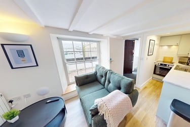 1 bed studio, Arwenack Street, City Centre, Falmouth, TR113JA - Image 1