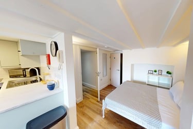 1 bed studio, Arwenack Street, City Centre, Falmouth, TR113JA - Image 7