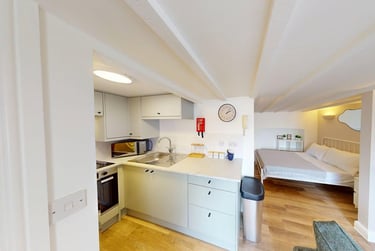 1 bed studio, Arwenack Street, City Centre, Falmouth, TR113JA - Image 3
