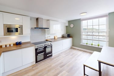 7 bed flat, Arwenack Street, City Centre, Falmouth, TR113JA - Image 1