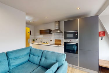 3 bed flat, 66-72 Houndsgate, Lace Market, Nottingham, NG16BA - Image 1