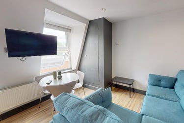 3 bed flat, 66-72 Houndsgate, Lace Market, Nottingham, NG16BA - Image 3