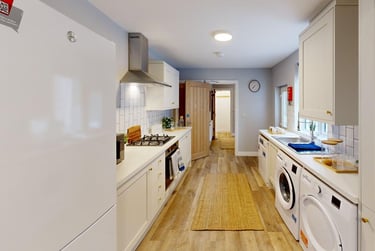5 bed house, Priory Road, Mount Pleasant, Exeter, EX47AR - Image 2