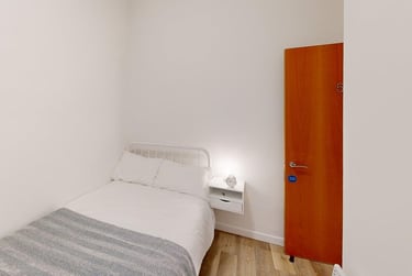 5 bed flat, Clare Street, City Centre, Bristol, BS11XH - Image 8