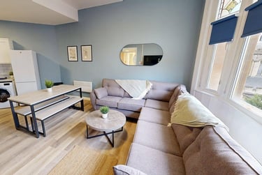 5 bed flat, Clare Street, City Centre, Bristol, BS11XH - Image 1