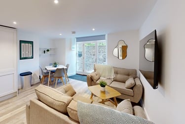 4 bed flat, Whiteladies Road, Clifton, Bristol, BS82LG - Image 1