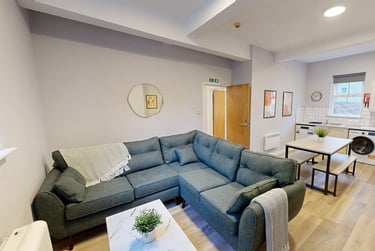 4 bed flat, There and Back Again Lane, Kingsdown, Bristol, BS81HN - Image 1