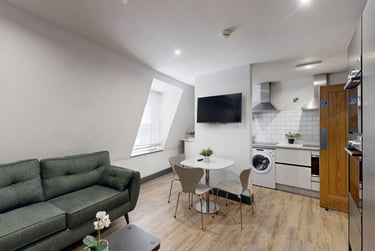 5 bed flat, 66-72 Houndsgate, Lace Market, Nottingham, NG16BA - Image 1