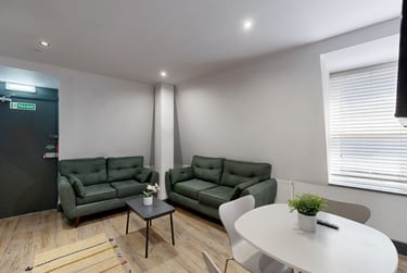 5 bed flat, 66-72 Houndsgate, Lace Market, Nottingham, NG16BA - Image 2