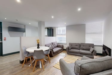 5 bed house, 66-72 Houndsgate, Lace Market, Nottingham, NG16BA - Image 1