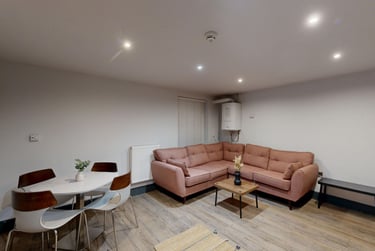 4 bed house, 66-72 Houndsgate, Lace Market, Nottingham, NG16BA - Image 2