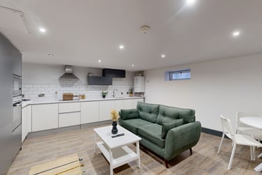 1 bed flat, 66-72 Houndsgate, Lace Market, Nottingham, NG16BA - Image 1
