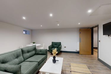 1 bed flat, 66-72 Houndsgate, Lace Market, Nottingham, NG16BA - Image 3