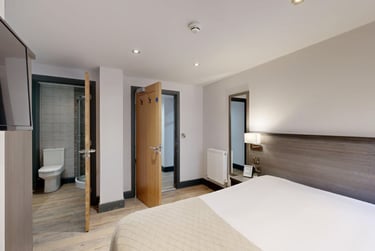 4 bed flat, 66-72 Houndsgate, Lace Market, Nottingham, NG16BA - Image 4