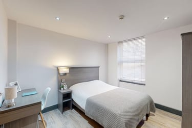 4 bed flat, 66-72 Houndsgate, Lace Market, Nottingham, NG16BA - Image 7
