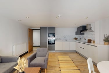 4 bed flat, 66-72 Houndsgate, Lace Market, Nottingham, NG16BA - Image 2