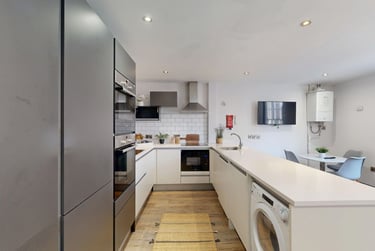 6 bed flat, 66-72 Houndsgate, Lace Market, Nottingham, NG16BA - Image 2