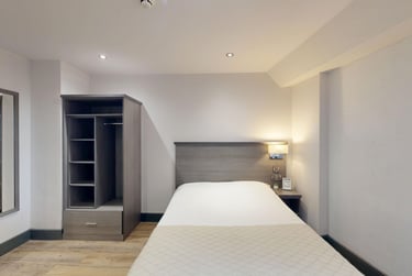7 bed flat, 66-72 Houndsgate, Lace Market, Nottingham, NG16BA - Image 12