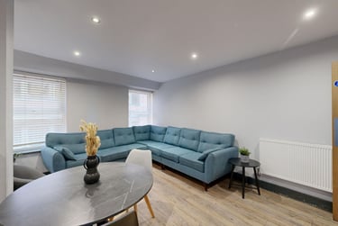 7 bed flat, 66-72 Houndsgate, Lace Market, Nottingham, NG16BA - Image 3