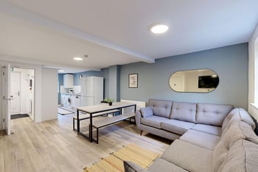 1 bed flat, Russell Street, Radford, Nottingham, NG74FL - Image 1