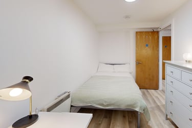 5 bed flat, New Street, City Centre, Falmouth, TR113LQ - Image 12
