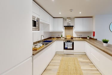 5 bed flat, New Street, City Centre, Falmouth, TR113LQ - Image 1